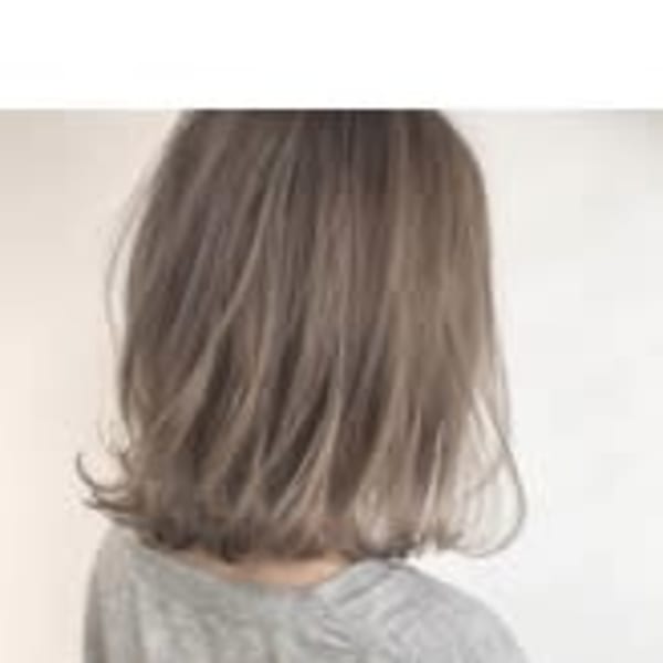 ミディアムボブ・グラデーションカラー