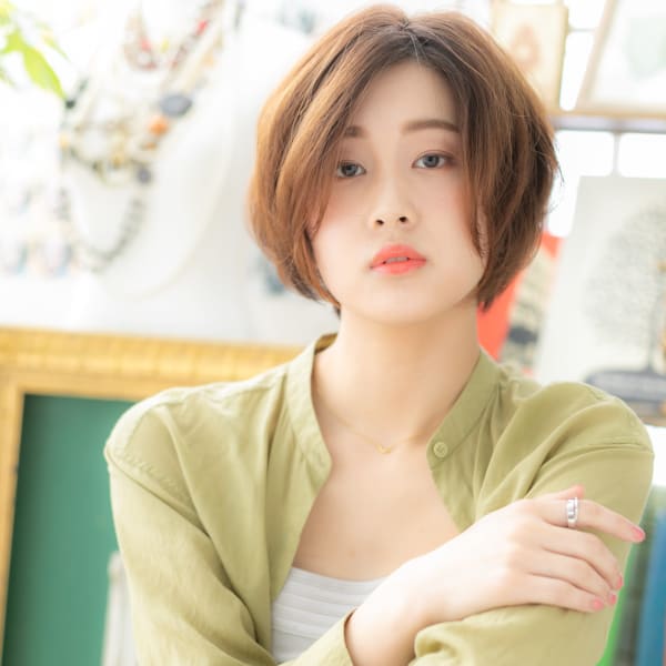 アシンメトリーバレイヤージュ前下がりボブ ゆるふわカール