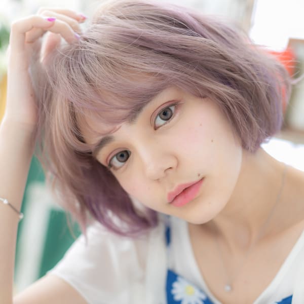 インナーカラーピンクくせ毛風小顔ハイライト　サマーカット