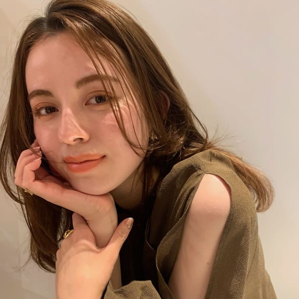 オリーブベージュミディアムヘア|lycka mjuk