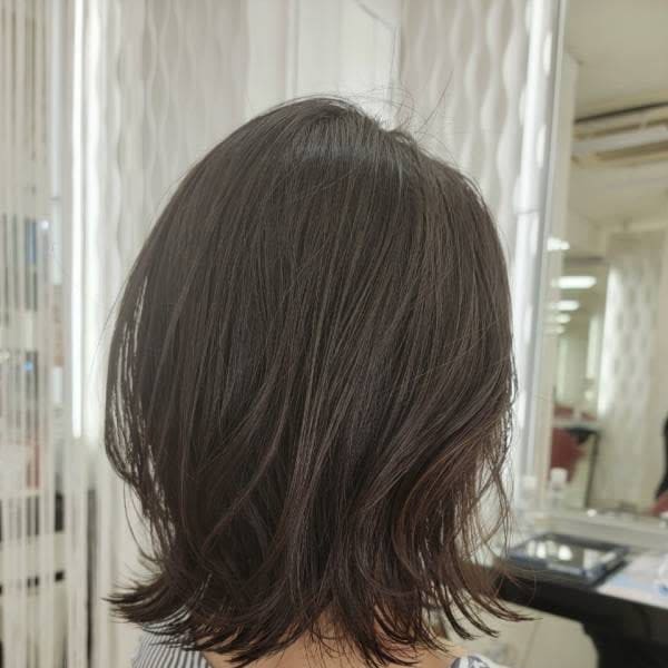 襟足外ハネ/くびれヘア/小顔/ミディアム/レイヤー/40代