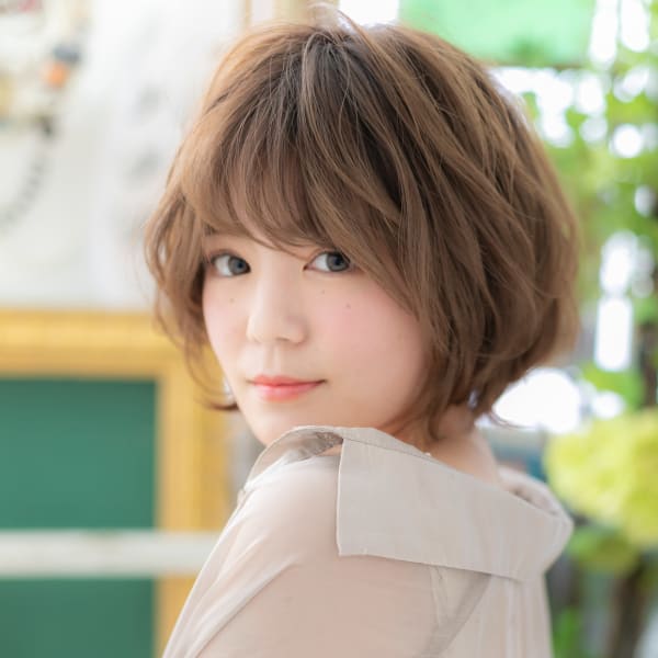 大人ハイライト斜めバング小顔マッシュヘア イノセントカラー