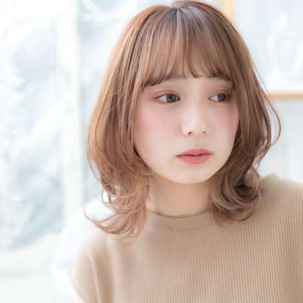 斜めバングで目力UP！外国人風バイカラー　ミルクベージュ