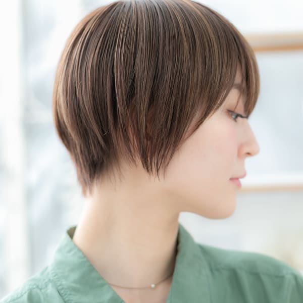 斜めバングアースカラー小顔ショートウルフ　マッシュヘア