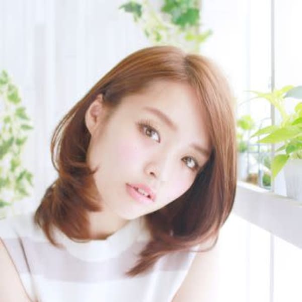 ミディアム_内巻きナチュラルヘアー