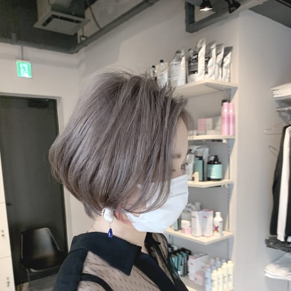 ホワイトグレージュ