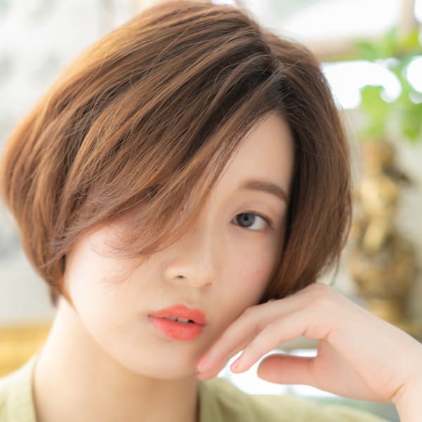 アシンメトリーバレイヤージュ前下がりボブ こなれヘア