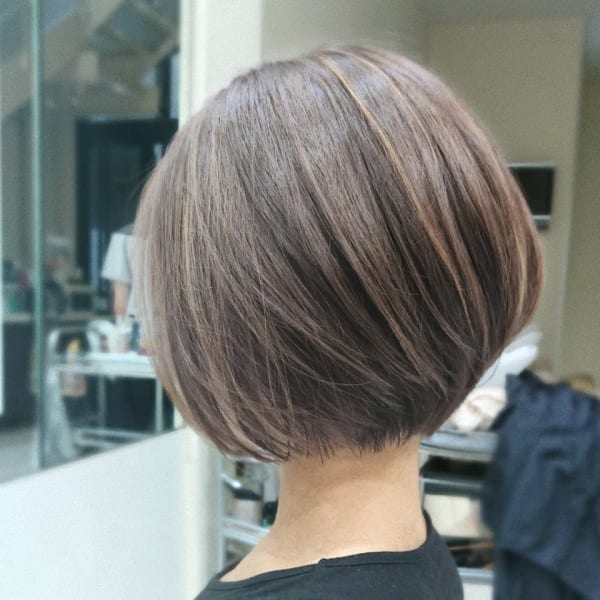 【ビサージジェニユイン】30代に大人気の前下がりショートボブ VISAGE genuine(ビサージジェニュイン)のヘアスタイル 美容