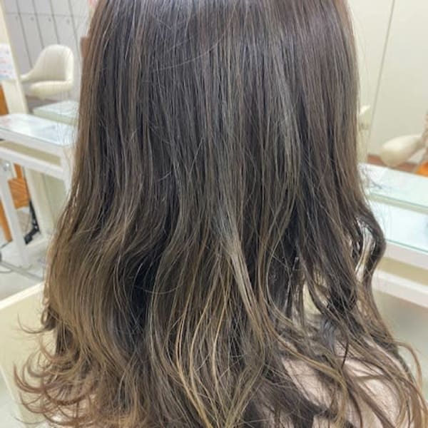 イルミナハイライトでツヤフワロング|BEES センター北店