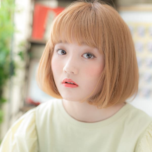 韓国風ハイトーンカラー前下がり小顔ミニボブ イノセントカラー