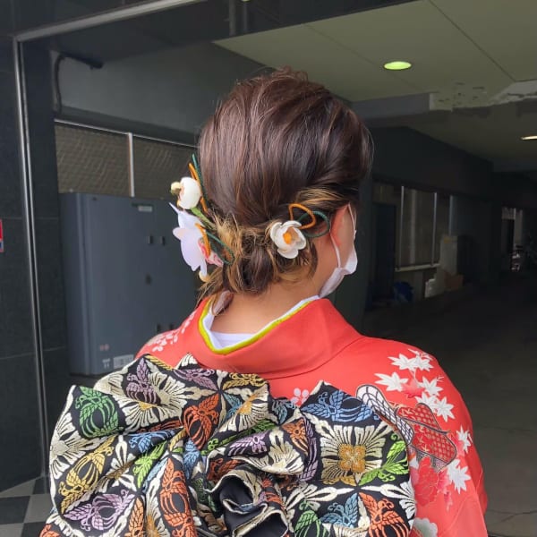 振袖+ミディアムレイヤー(短め)のネープシニヨンヘア