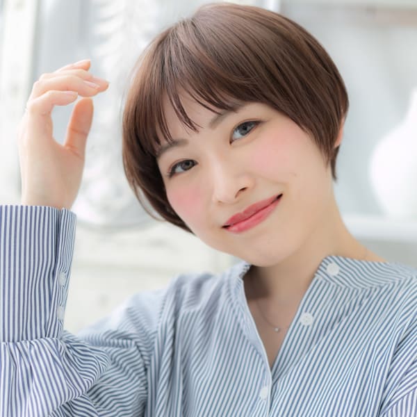 ピンクブラウン艶カラー前下がり小顔ショート 　ボブショート