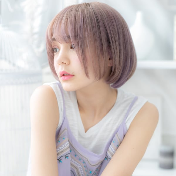 ツヤ髪ラベンダーカラー透け感前下がりボブ 小顔補正立体カット