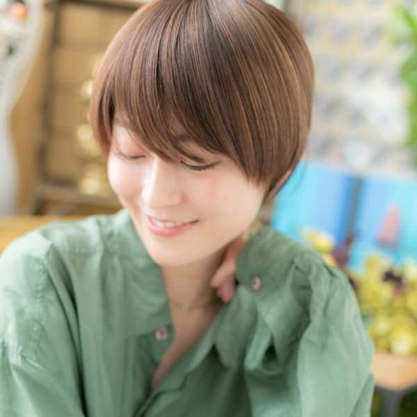 斜めバングアースカラー小顔ショートウルフ ボブショート