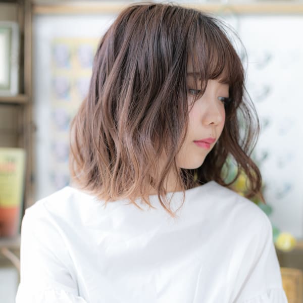 大人ハイライトカラーくせ毛風ゆるふわカール ニュアンスカラー