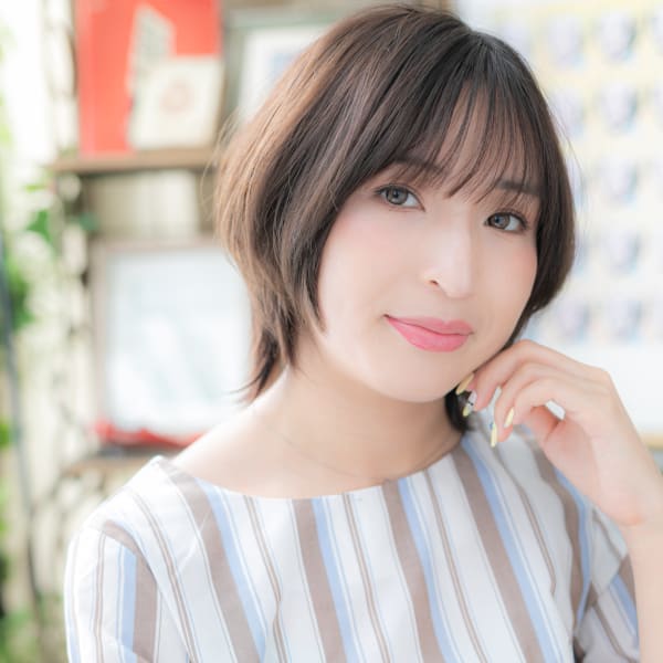 オリーブグレ―ジュ透け感小顔ロングウルフ 小顔補正立体カット