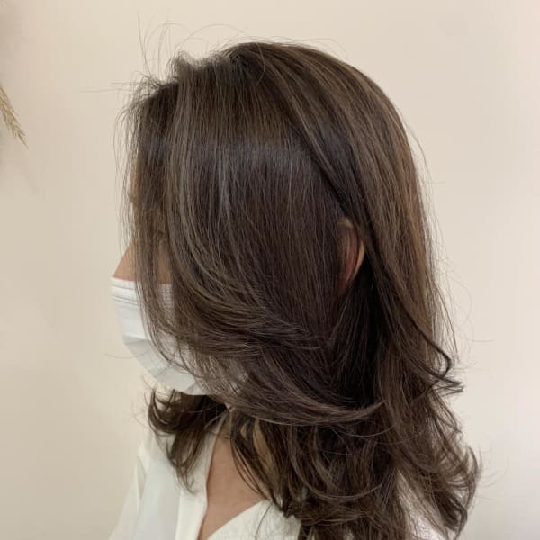 【白髪ぼかしハイライト×ミディアム】