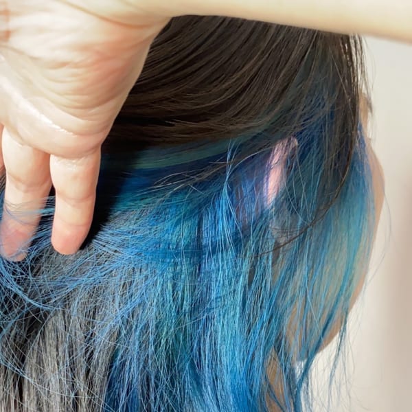 インナーカラー ブルー 青 ブリーチ イヤリングカラー