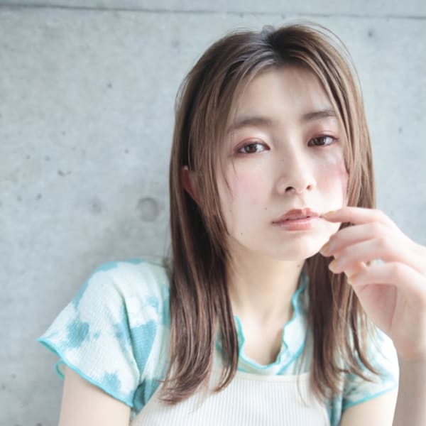 外ハネ　ベージュ　肩下　ミディアム  FAM　代官山　濱島