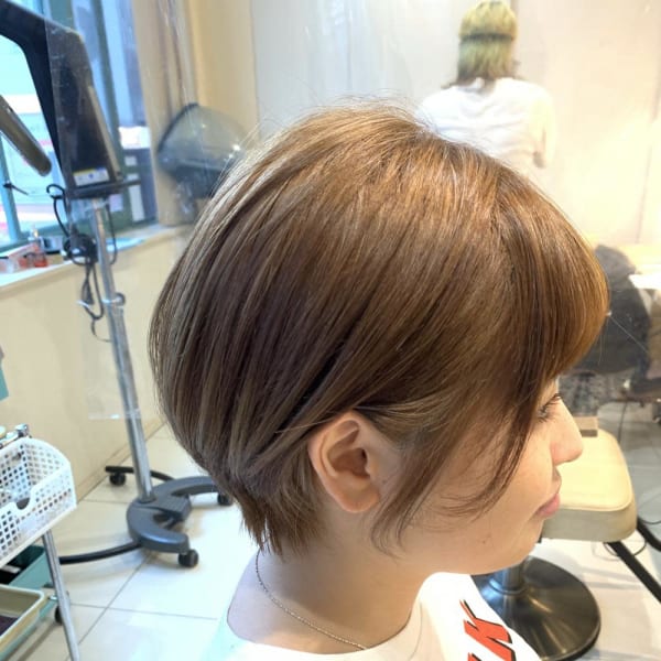 耳にもかけられるハンサムショート