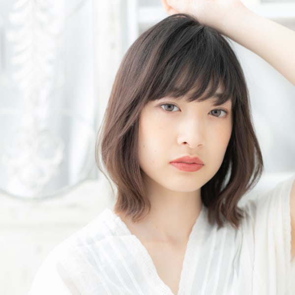 黒髪も◎大人かわいい小顔くせ毛風ロブヘア 小顔補正立体カット