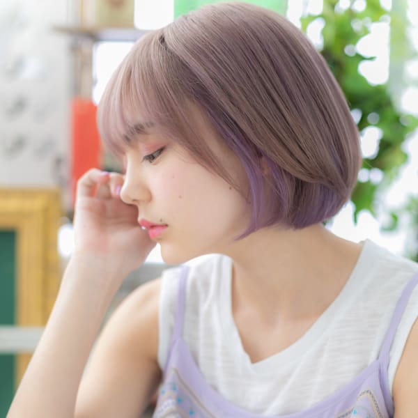 ツヤ髪ラベンダーカラー透け感前下がりボブ ボブショート