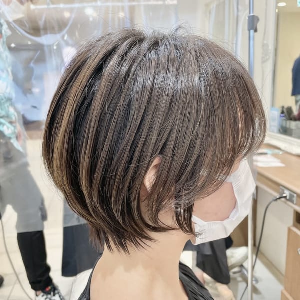 横顔美人ショートボブ