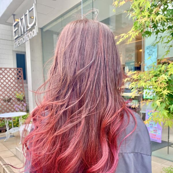 チェリーピンクのグラデーションカラー