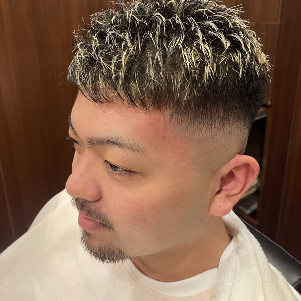 スキンフェードホワイトメッシュカラー