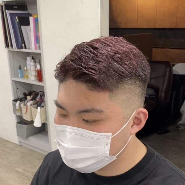 レッド/バイオレット/フェードカット/刈り上げ