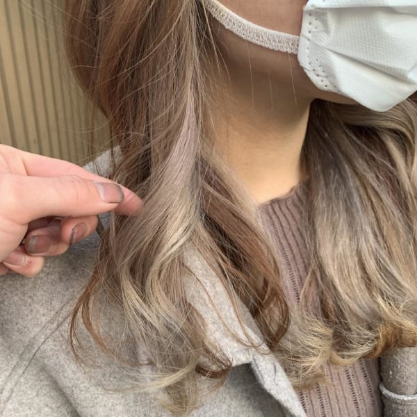 インナーカラー　グレーベージュ　イヤーカラー