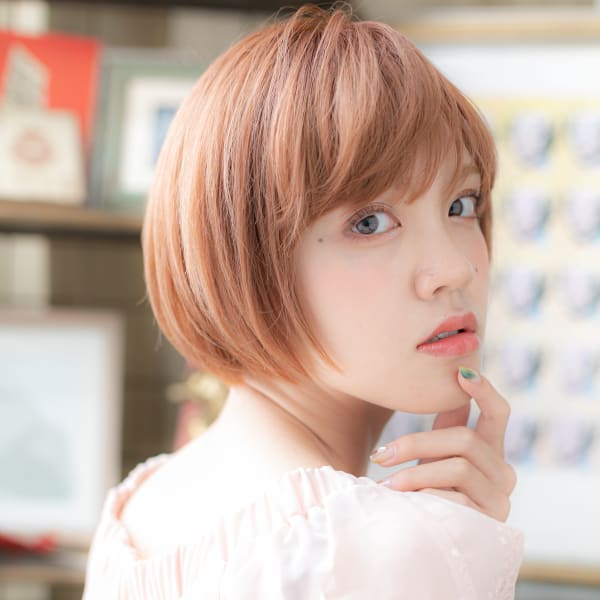 ピンクカラーが大人かわいい前下がりミニボブ ボブショート