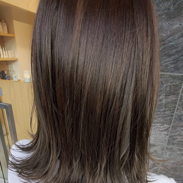 オリーブベージュ