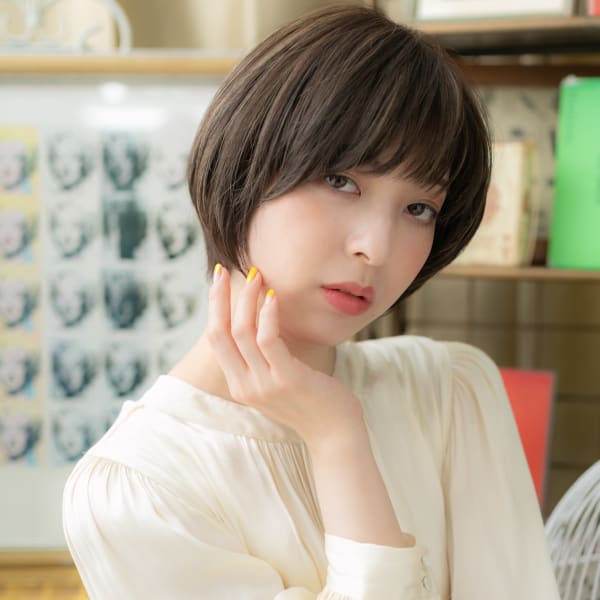 耳かけも◎黒髪斜めバング小顔マッシュボブ グレージュカラー