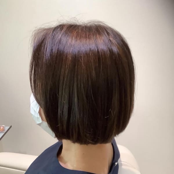 自然なハイライトボブスタイル