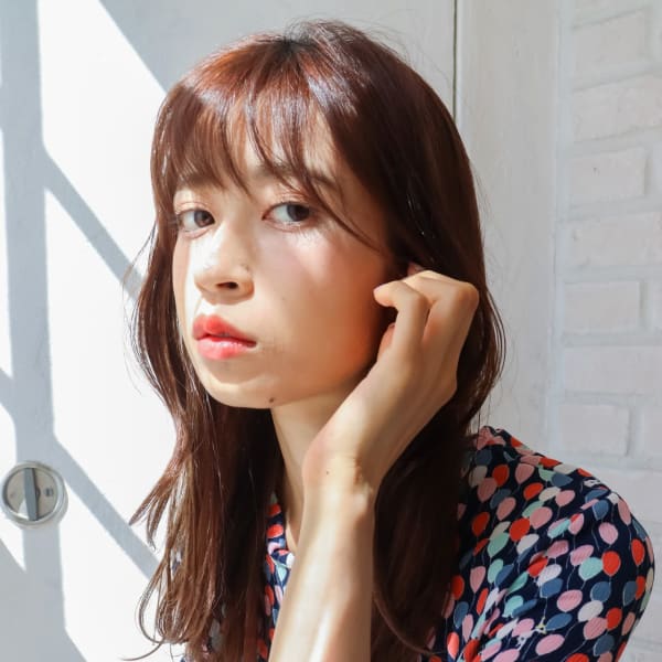 セミロングのくびれヘア