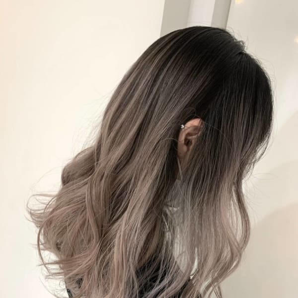 ベージュバレイヤージュ