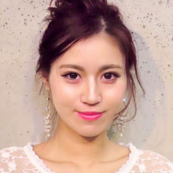 後れ毛可愛いゆるふわお団子アレンジ×ココアブラウン