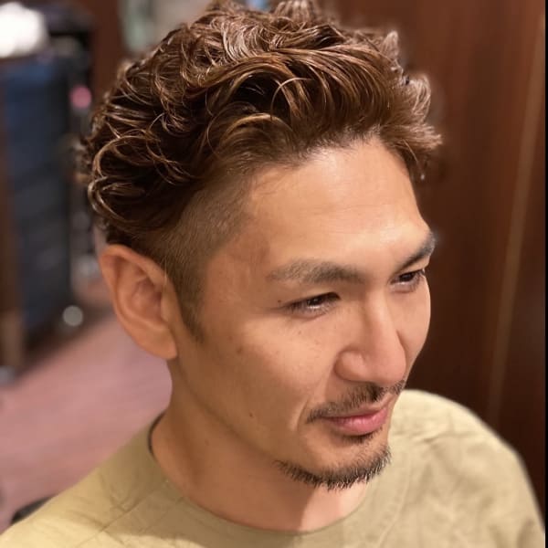 ツーブロック刈り上げパーマスタイル