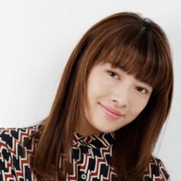 厚めバング暗髪ストレート