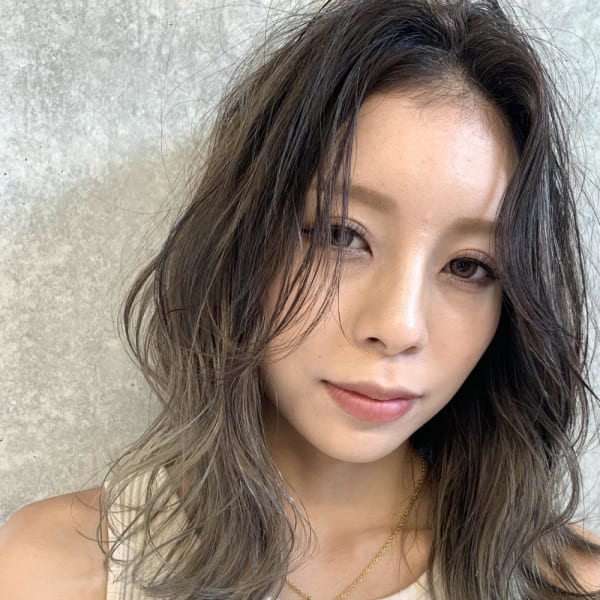 【豊塚】バレイヤージュハイライトカラーでハイ透明感カラー