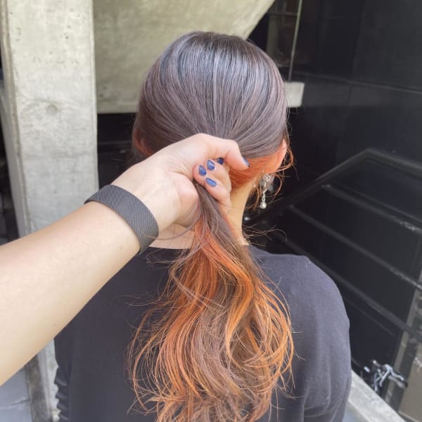 インナーカラー・オレンジ・ポニーテール