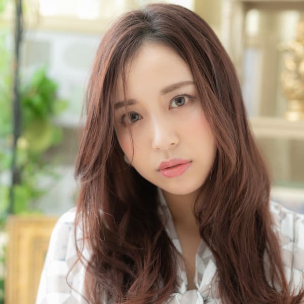 大人かわいいセンターパートアッシュピンク　メルトカラー