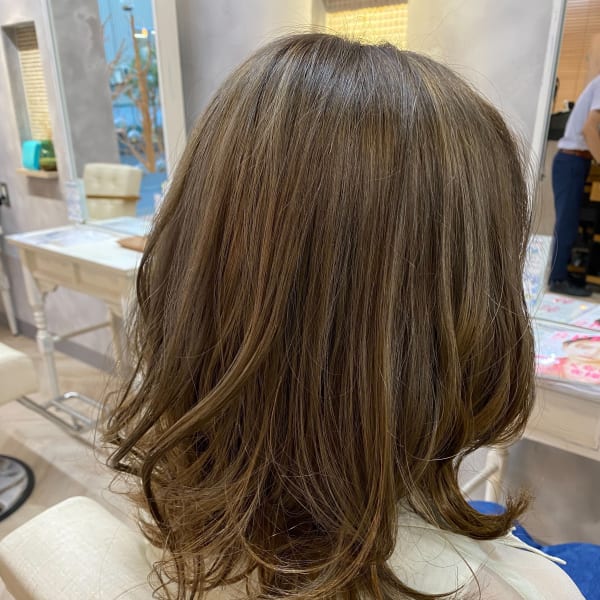 ミディアムレイヤースタイル