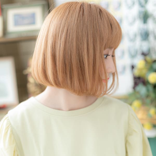 韓国風ハイトーンカラー前下がり小顔ミニボブ　ハイライトカラー