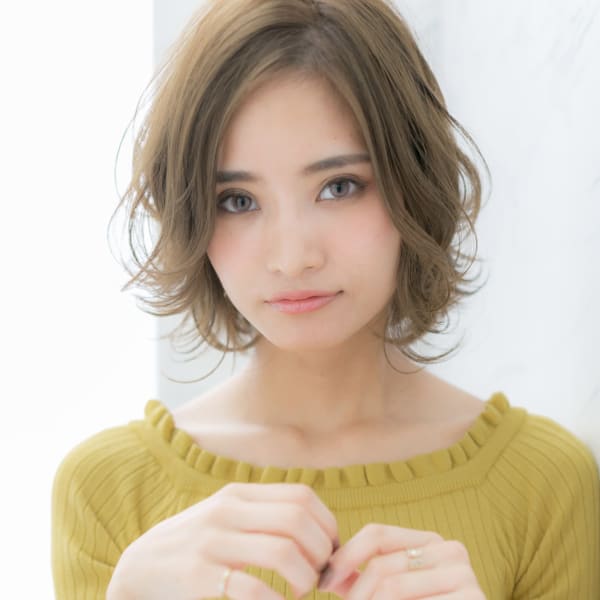 【センターパートの大人ボブ】エアリーな毛先でバランスアップ♪