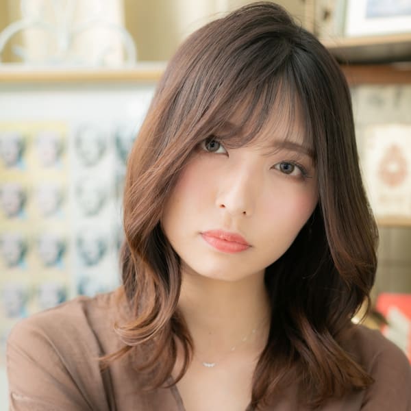 透け感センターパート外国人風大人ハイライト ダークアッシュ