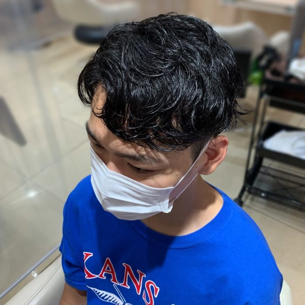 クセをいかした韓国風カット