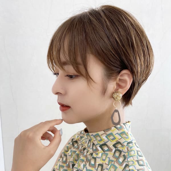 大人可愛い耳掛け前下がりショートボブ♯丸みショート
