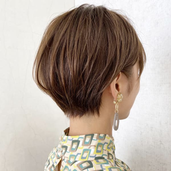 大人可愛い耳掛け前下がりショートボブ♯丸みショート